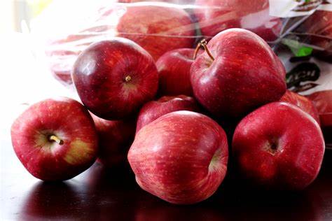 Red delicious apple cross-pollination